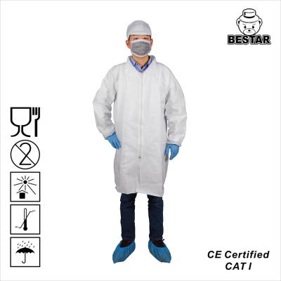 中国 Elastic Cuff Disposable Lab Jackets SPP Nonwoven Disposable White Lab Coats 販売のため