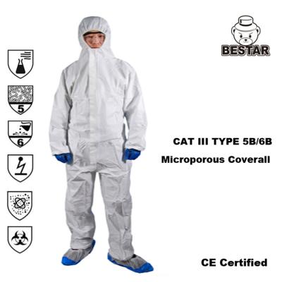 中国 CATはIII EN14126 5B/6Bに医学および病院のための白い微小孔のあるフィルムのつなぎ服をタイプする 販売のため
