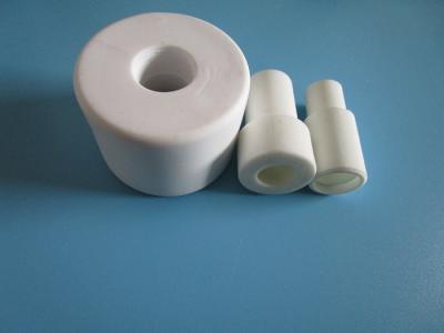 China Resistência de desgaste alta das peças cerâmicas pequenas dos isoladores da esteatite para o equipamento à venda