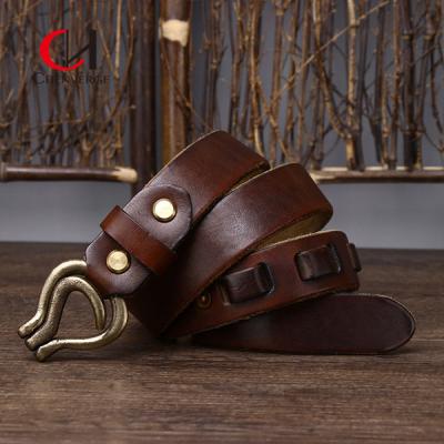 China Cinturón de cuero marrón rojizo negro para hombres con cinturilla lisa de cuero de vaca en venta