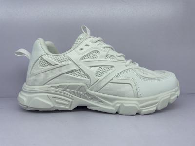 中国 Athletic Style Round Toe Lightweight Running Shoes Lace Up Closure With Flat Heel 販売のため