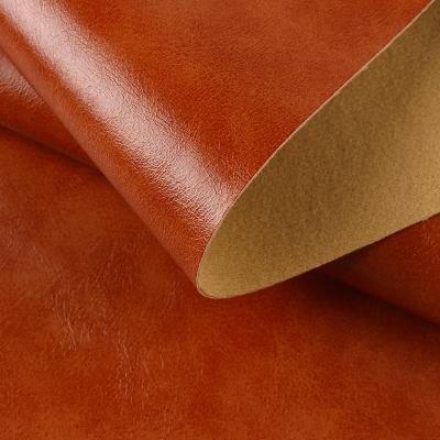 China Oil Wax PU Leather Fabric For Handbags Brushed Backside Anti Fouling for sale