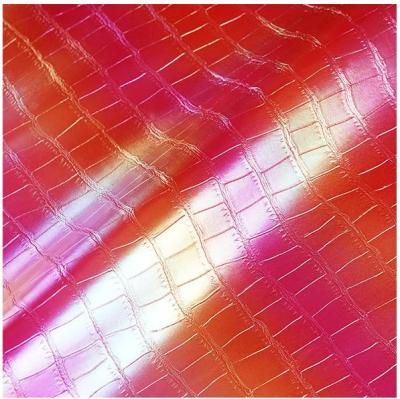 中国 Colorful Gradient Crocodile PVC Faux Artificial Leather Bag Leather Fabric Material 販売のため