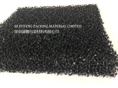 中国 粗いフィルター スポンジの塵フィルター泡の活性炭フィルター材料は型抜きした 販売のため