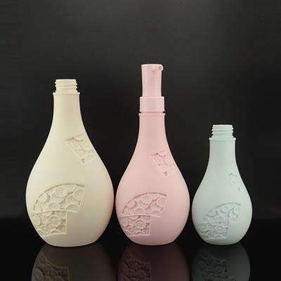 China Hot Stamping Refillable Empty Shampoo Bottle Empty 750ml Plastic Bottles for sale