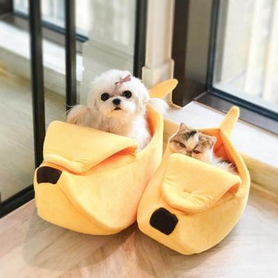 China Banana Shape Unusual Cat Beds , Warm Winter Cat Bed Not Easy Deformation for sale