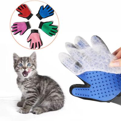 China Cepillo colorido de Deshedding del pelo de los guantes de la preparación del gato/del perro para el baño limpio en venta