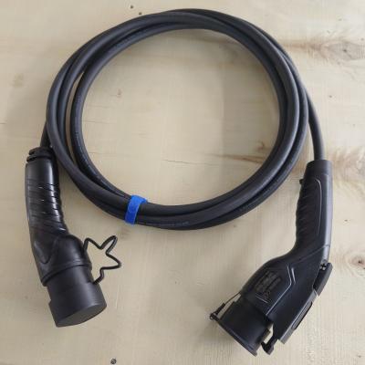 Chine WISEPICK Type 2 to Type 1 Electric Vehicle Charging Cable for Electric Car Portable EV Charger 7KW 32A EV Charger Holder à vendre