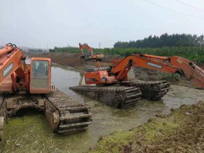 China Durable Amphibious Pontoon Upper Excavator Hydraulic Components With Track Chains for sale