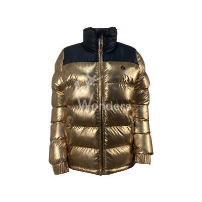 中国 冬光沢がある金属色の女性のカスタマイズされるパッディングのジャケットのパッファー100%のポリエステル 販売のため