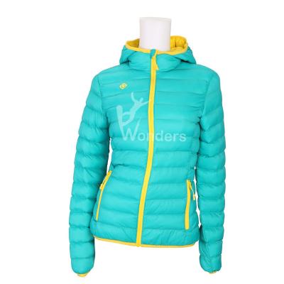 China Women's Light Weight Outdoor Insulated Jackets Water Resistant Full Zip Hoodied for sale