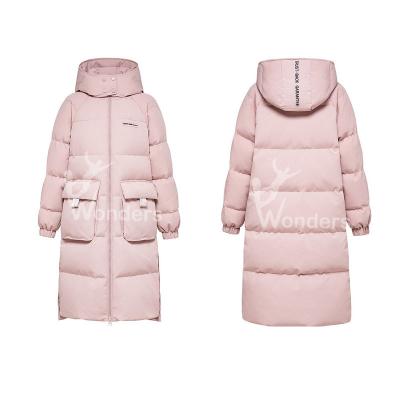 中国 フードの冬のコートが付いている女性のパッファーのParkaのジャケット 販売のため
