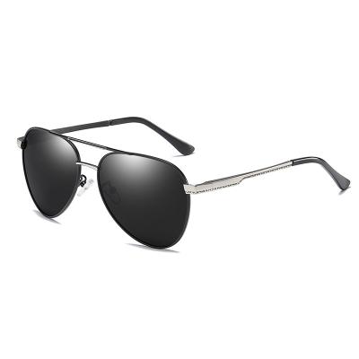 China Fashion Polarized UV400 Mens Pilot Sunglasses With Metal Hinge 146MM for sale
