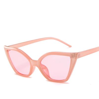 China Women'S Triangle Shape BSCI Small Frame Cat Eye Sunglasses 147MM for sale