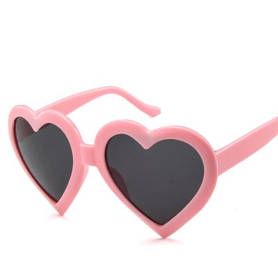 China Women UV400 BSCI Love Heart Shaped Sunglasses Cat Eye Mod Vintage Style for sale