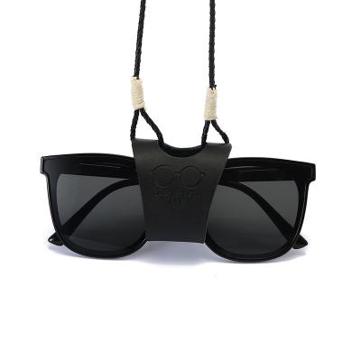 China Tenedor de cuero de las gafas de sol del OEM con la correa de cuero de los vidrios de la cuerda del collar en venta