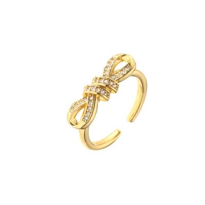 China OEM de lujo Diamond Engagement Rings elegante de la CZ 24k de oro sólido de la boda sintética de los anillos en venta