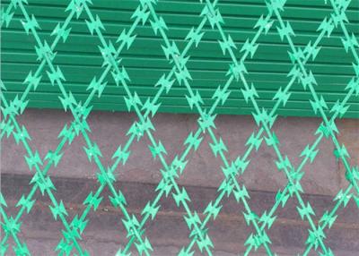 Китай Распыленная сваренная колючая проволока лезвия бритвы загородки 10X15 сетки бритвы квадратного отверстия продается