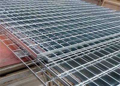 Cina Passo stridente d'acciaio del metallo 50/100mm della passerella di materiale da costruzione Galvanzied in vendita