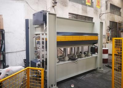China Máquina automática completa da imprensa do Woodworking com a tabela de trabalho de 2700 * de 1370mm à venda