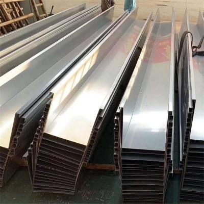 China Stainless Steel Water Gutter 304 1.5*900mm Size Roof Gutter Cold-rolled Bright Sliver Different Shapes Te koop