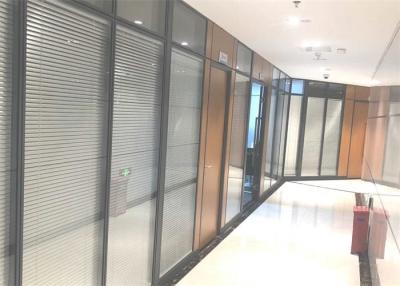 China 40mm Thickness Office Glass Partition Walls Tempered Glass Partitions for sale