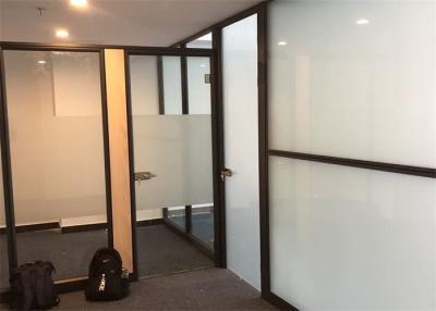 中国 取りはずし可能なガラス オフィスの隔壁自由な立つガラス部屋ディバイダー 販売のため