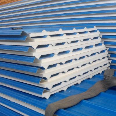 China Color Coated 24 26 28 30 Gauge Metal Roof Sheets Lightweight Zinc Corrugated Roofing Tiles for sale
