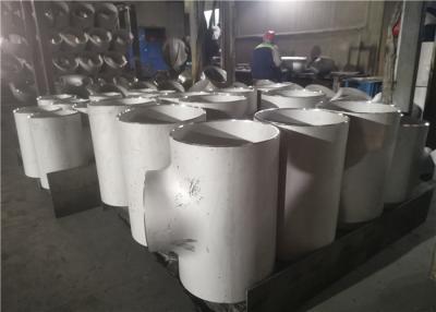 China Seamless TP304 Butt Welded 110mm Equal Tee Pipe Fitting Varnished for sale