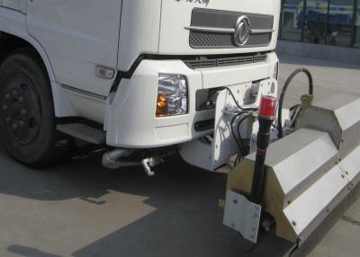 Chine Le camion à haute pression de nettoyage, la balayeuse courue de manière, le camion de lavage de pression et la pression troquent DFLll60BX2 à vendre