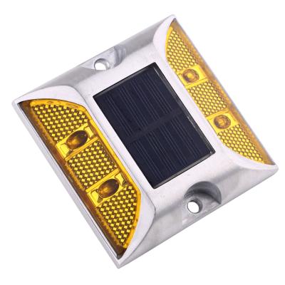 China RoHS High Brightness 800 Meters Solar Powered Road Studs For Warning for sale