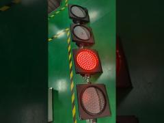 Yellow Flashing Solar Traffic Warning Light Anti High Temperature 300mm For Road Safety