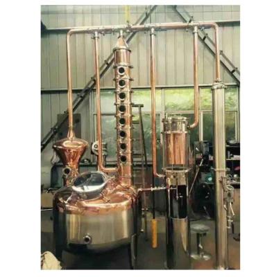 China Equipamento de destilaria de uísque alcoólico de 500-1000 L com sistema de controlo semiautomático à venda