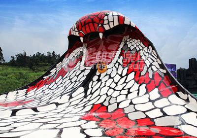 China Toboganes acuáticos de la fibra de vidrio de la cobra real con la longitud de la diapositiva del 112m para el parque del agua en venta