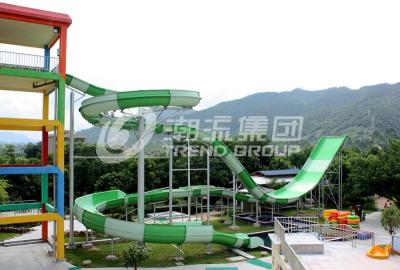 China Toboganes acuáticos de encargo de Funnuy, diapositiva de la aguamarina del bumerán del parque de atracciones para la diversión de la familia de 2 personas en venta