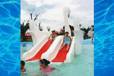 China Indoor Or Outdoor White Swan Fiberglass Pool Slide , Water Amusement Park Kids Water Slide for sale