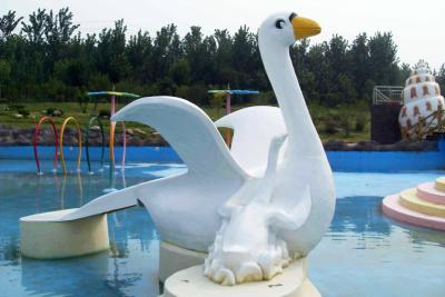China Juego modificado para requisitos particulares de la diapositiva del pollo del cisne para los niños, pequeñas diapositivas de la piscina de agua de la fibra de vidrio en venta