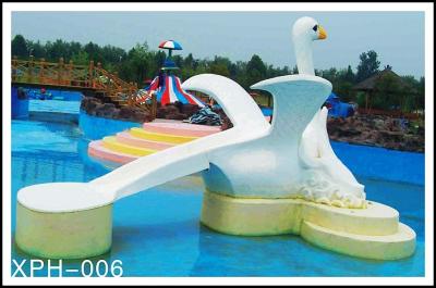 Chine La petite piscine d'eau de fibre de verre de cygne de bande dessinée d'enfants glisse pour le parc d'Aqua/piscine à vendre