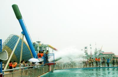China Toboganes acuáticos de la piscina de acero de la bola de cañón de la aduana el 12.5m para el equipo del parque del agua en venta