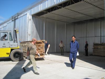 China Durable Wood Drying Kiln Kits 27000 M3 / H Volume Circulating Air Lift Sliding Door for sale
