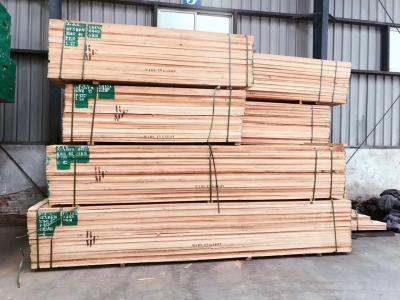 China Okoume durable aserró la humedad secada al horno FSC resistente de la madera certificó en venta