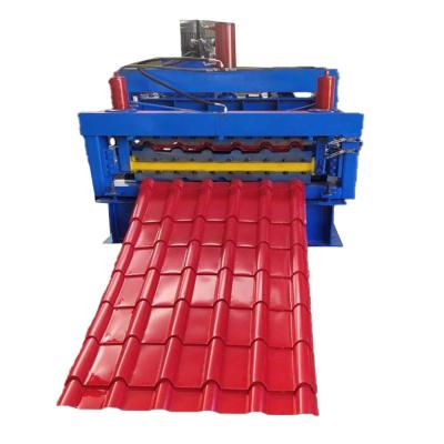 China anchura del 1m que alimenta el rollo material del panel del tejado de teja del esmalte que forma la cadena de producción de máquina en venta