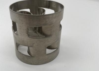China Metal Random 25mm Packing Pall Ring In Distillation Column à venda