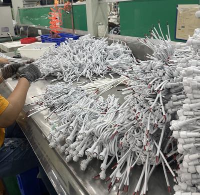 Chine Le PVC a isolé le conducteur de cuivre solide électrique du harnais 450V 750V de fil à vendre