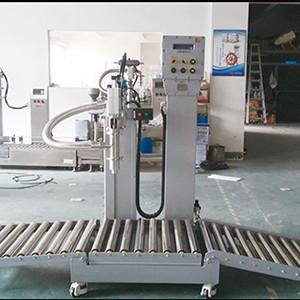 Китай Полуавтоматическая машина для заполнения жидкости для опасных жидкостей продается