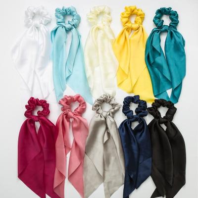 中国 ポニーテールのスカーフのScrunchieのホールダーはリボン28cm 20gを結ぶ絹のサテンの無地を模倣する 販売のため