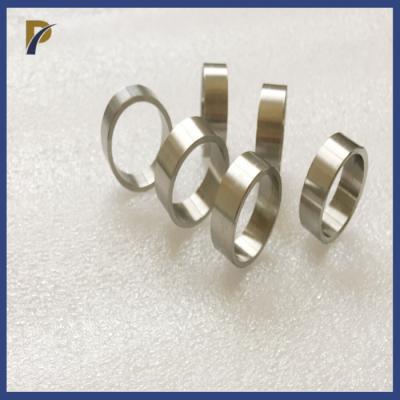China Gr2 Gr5 Men Pure Titanium Wedding Bands / Rings Black Titanium Zirconium Ring en venta