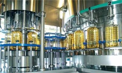 China Het Flessenvullen van de hoge snelheids10000bph Eetbare Tafelolie plastic het afdekken Machine Te koop