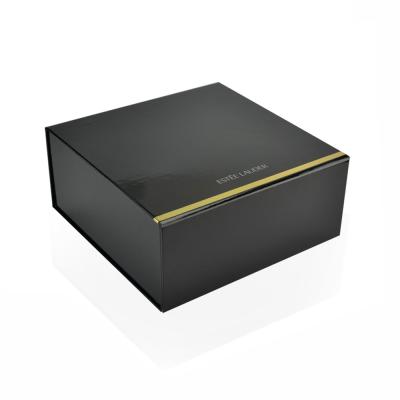 中国 CMYK色のハンドメイドの折りたたみ磁気ギフト用の箱光沢のある黒い20.5*20.5*9cm 販売のため