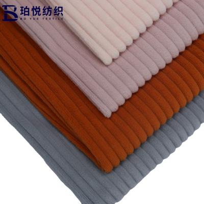 中国 220G Polyester Velvet Corduroy Fabric Anti Pill For Garment Customized Color 販売のため